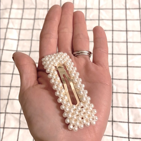 Brand new Lot of 3- pretty hair pins and clips! - Picture 2 of 4